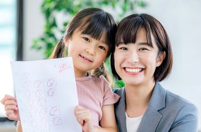 講師とこどもの写真